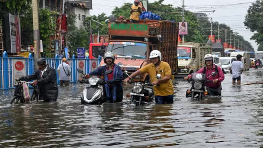 Heavy Rainfall in Kolkata: Flooding, IMD Warnings, and Travel Advisories