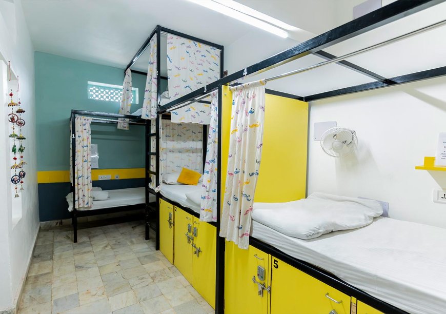 Moustache Hostel Udaipur - popular among the backpackers, and the rooftop atmosphere