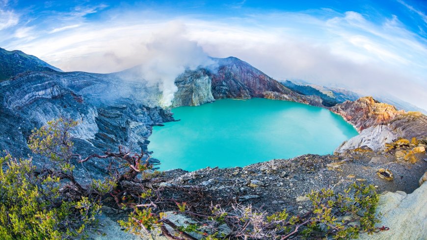 Ijen Crater Lake: The World’s Most Acidic Lake with Blue Fire