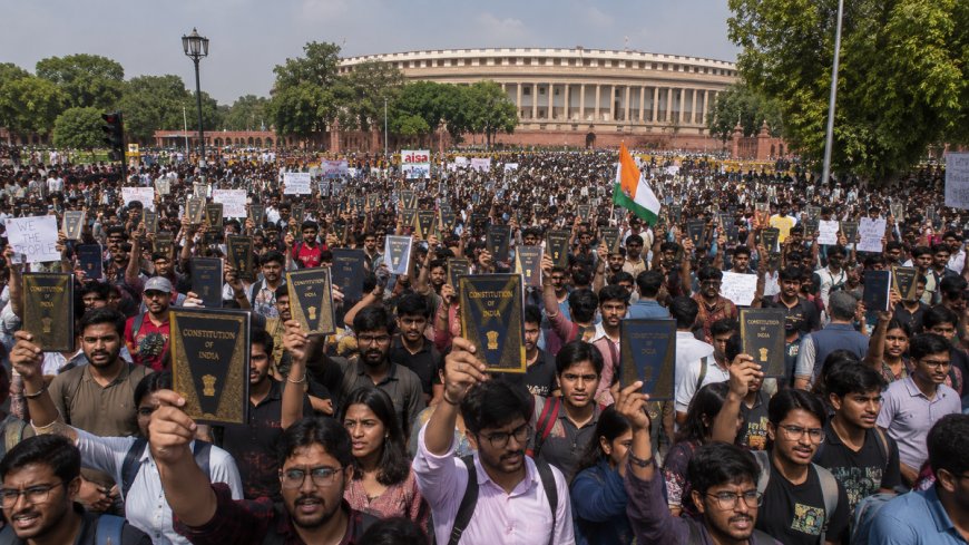 Cockroach Janta Party's 'Chalo Sansad' March: Thousands Gather for Protest, Delhi Police Resort to Lathi Charge